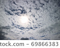 雲層深處照耀的天空 69866383