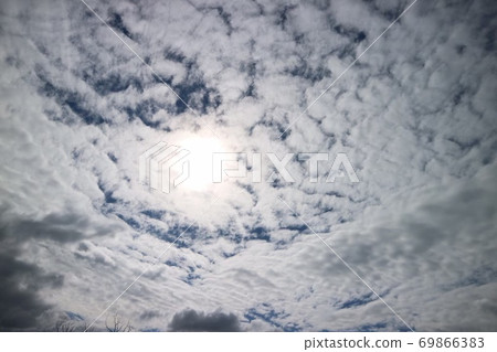 雲層深處照耀的天空 雲層深處照耀的天空 69866383