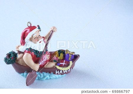 hawaiian santa in canoe