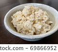 發芽糙米放在茶碗裡 69866952