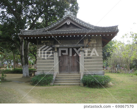 台灣嘉義-01/28/2011:嘉義公園內嘉義神社的祭器庫 69867570