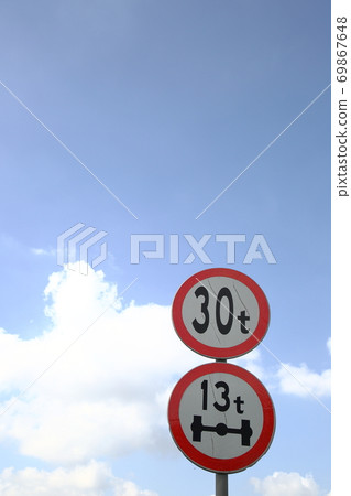 藍天和路標 藍天和路標 69867648
