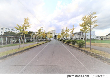 從學校大門到學校的路 從學校大門到學校的路 69869962