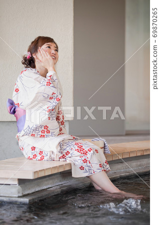 一個女人進入足浴 一個女人進入足浴 69870265