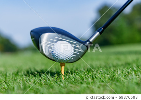 新鮮的綠色高爾夫球場 69870598