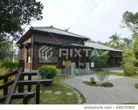 台灣台南-01/24/2013:總爺藝文中心內的原麻豆糖廠廠長宿舍 台灣台南-01/24/2013:總爺藝文中心內的原麻豆糖廠廠長宿舍 69870960