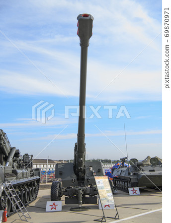 Rostov-on-Don, Russia - August 28, 2020: 152 mm Howitzer 2A65 "MSTA-B" at a military training ground Rostov-on-Don, Russia - August 28, 2020: 152 mm Howitzer 2A65 "MSTA-B" at a military training ground 69870971