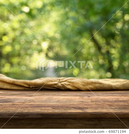 empty table empty table 69871194