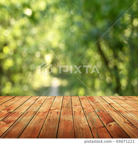 Empty table 69871221