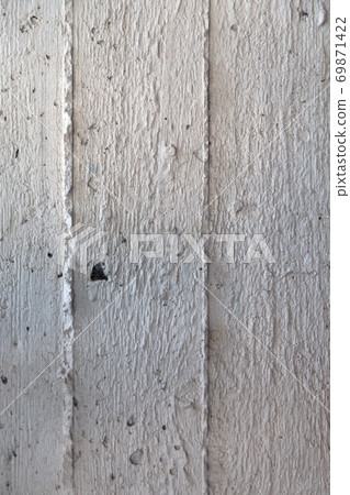 Imprint of a wooden formwork on a concrete wall. 69871422