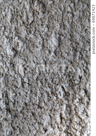 Covering a wall with cement ortar by throwing it. Covering a wall with cement ortar by throwing it. 69871423