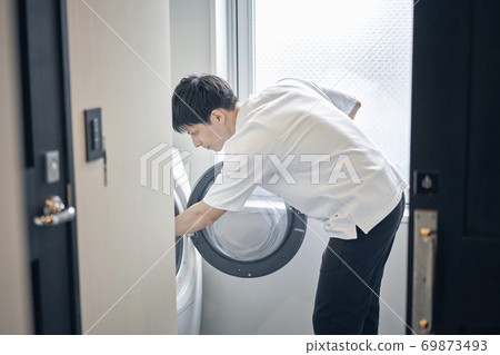 A man who is washing A man who is washing 69873493