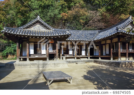 See the folk village See the folk village 69874505