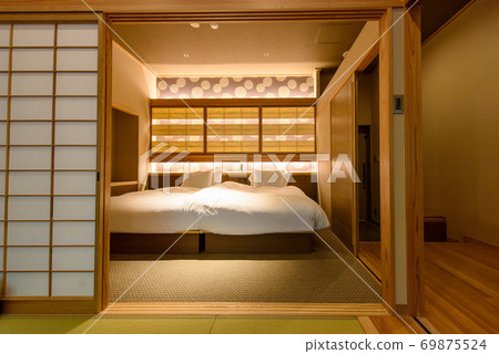 Bedroom of a luxury inn with a nice atmosphere 69875524