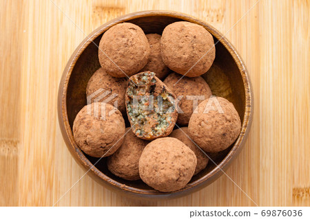 Homemade handmade sweet candy balls in cocoa Homemade handmade sweet candy balls in cocoa 69876036