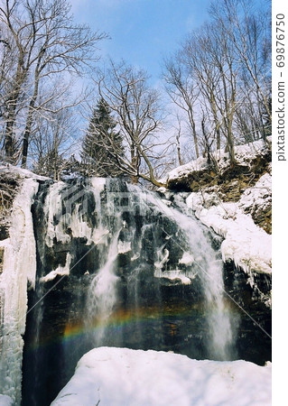 北海道大垣村風光雪景，三樓瀑布和彩虹 69876750