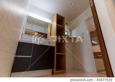 Toilet with lots of storage 69877639