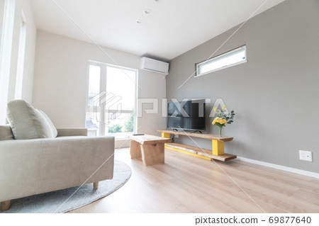 Image of a bright room 69877640