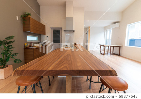 Image of living room on the second floor 69877645