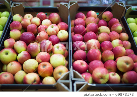 Beautiful fruit background with red apples in a cardboard box 69878178