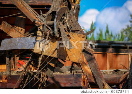 Demolition work 69878724