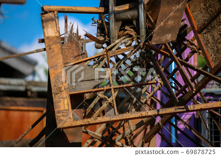 Demolition work 69878725