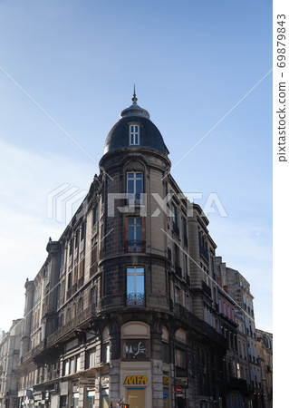 Building on the corner of Cours Pasteur, Paul Louis Lande and Victor Hugo street, Bordeaux, France Building on the corner of Cours Pasteur, Paul Louis Lande and Victor Hugo street, Bordeaux, France 69879843