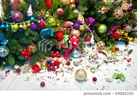 Christmas tree broken decoration ornaments Christmas tree broken decoration ornaments 69883283