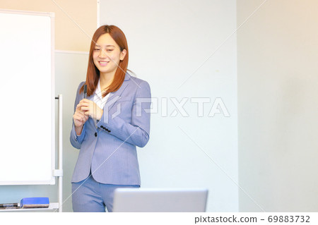 Female lecturer at online seminar Female lecturer at online seminar 69883732