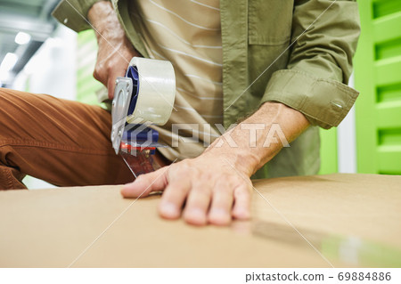 Man Packing Boxes Close Up 69884886
