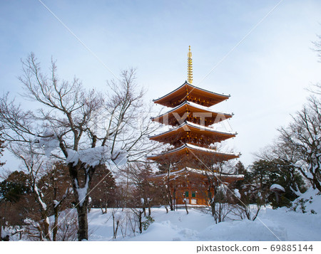Nariaiji 5-story Pagoda in the Snow, Miyazu City, Kyoto Prefecture 69885144