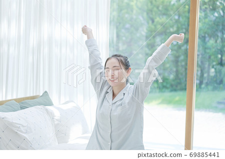 Woman waking up 69885441