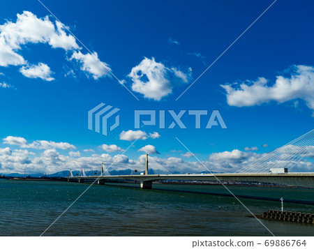 伊勢灣I川大橋和藍天 69886764