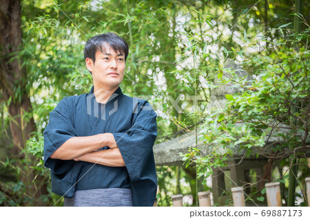 男士穿著浴衣出場 男士穿著浴衣出場 69887173