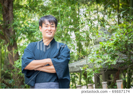男士穿著浴衣出場 男士穿著浴衣出場 69887174