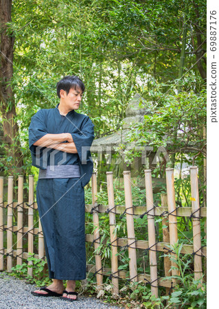男士穿著浴衣出場 男士穿著浴衣出場 69887176