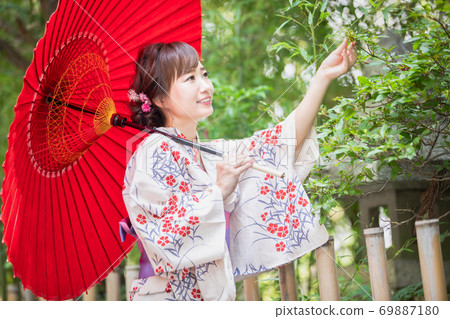 A woman in a yukata 69887180
