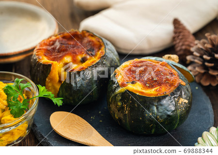 Entire pumpkin gratin Entire pumpkin gratin 69888344