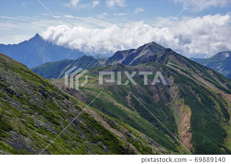 Mt. Washiba and Mt. Yari from Mt. Suisho 69889140