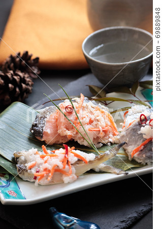 Izushi Izushi 69889848