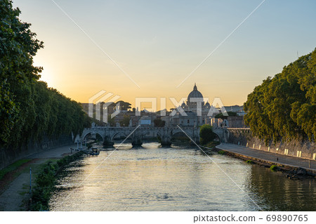 Sunset view of Vatican city in Rome, Italy Sunset view of Vatican city in Rome, Italy 69890765