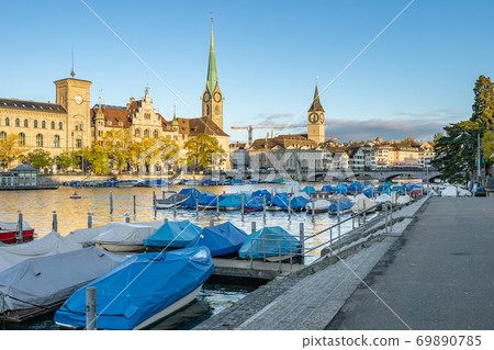 Limmat River with view of landmark building in Zurich, Switzerland 69890785
