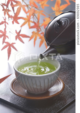 Autumn tea 69892985