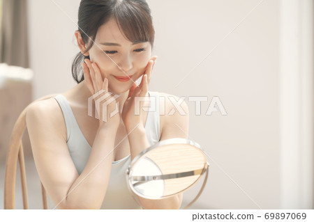Beauty image skin care Japanese woman checking skin Beauty image skin care Japanese woman checking skin 69897069
