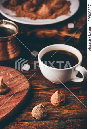 Homemade chocolate truffles coated in cocoa powder Homemade chocolate truffles coated in cocoa powder 69900207