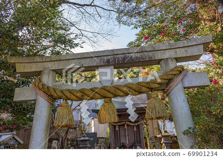 Sacred rope, or shimenawa, and zigzag streamers, or shide, on torii gate to small local shinto shrine, Kanazawa, Japan. Sacred rope, or shimenawa, and zigzag streamers, or shide, on torii gate to small local shinto shrine, Kanazawa, Japan. 69901234