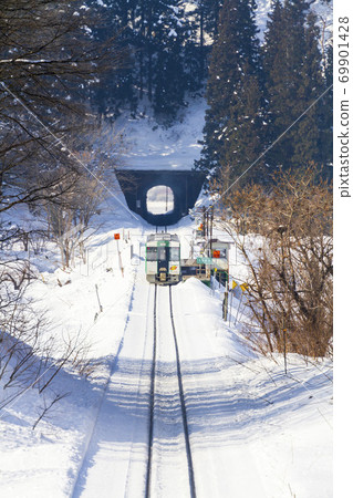 Rikuu West Line train running on the snow Shinjo City, Yamagata Prefecture Rikuu West Line train running on the snow Shinjo City, Yamagata Prefecture 69901428