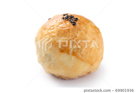 蛋黃酥 去背 白底 中秋節 月餅 moon cake isolated 十五夜 切り抜き げっぺい 蛋黃酥 去背 白底 中秋節 月餅 moon cake isolated 十五夜 切り抜き げっぺい 69901936