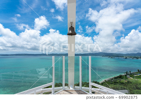 The bell of happiness at Kouri Ocean Tower and the scenery of Kouri Island 69902875