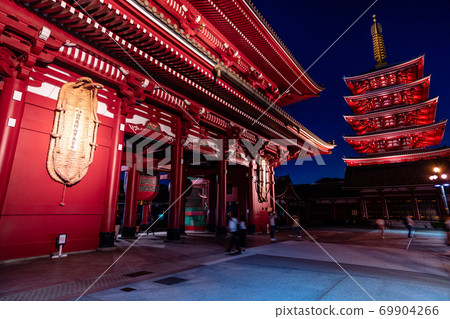 東京淺草寺寶藏門和五層寶塔 69904266